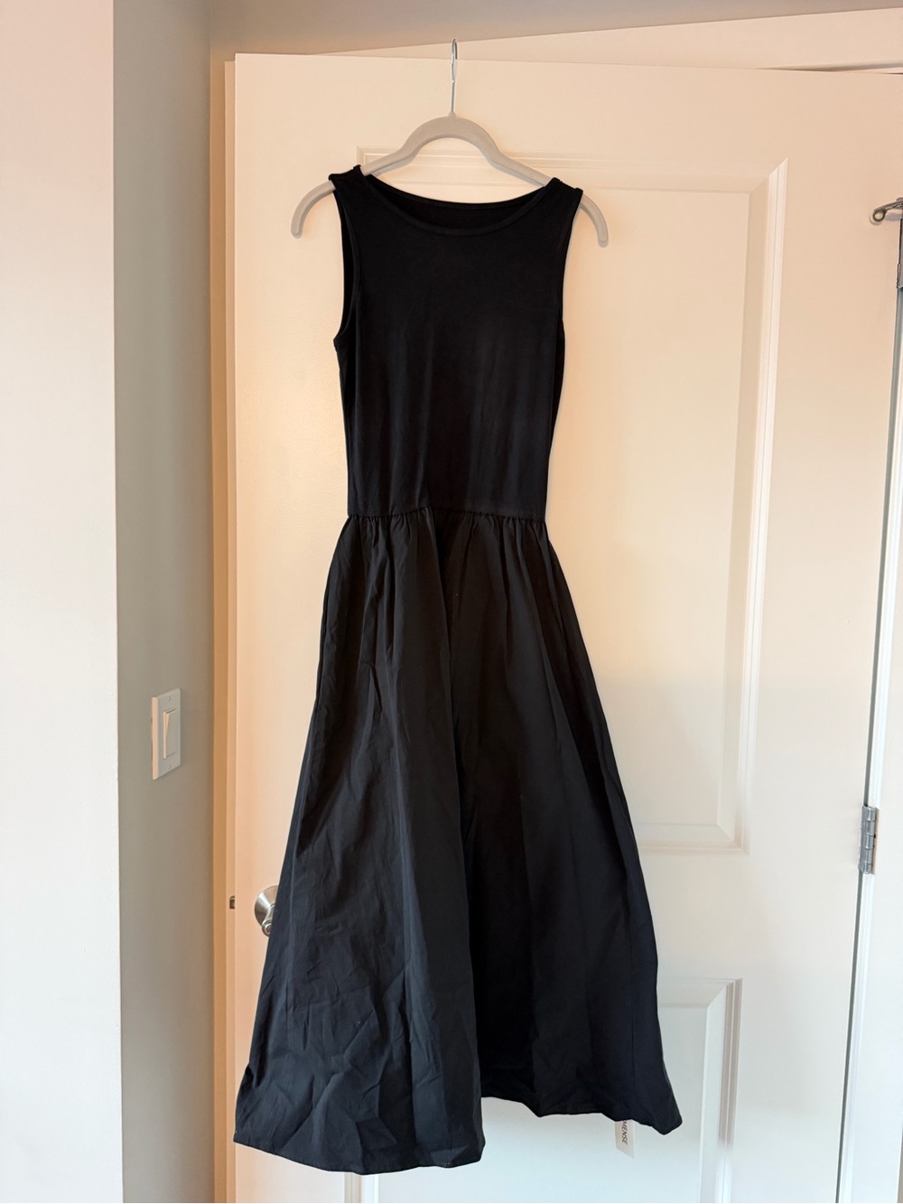 Commense Black Sleeveless Midi Dress